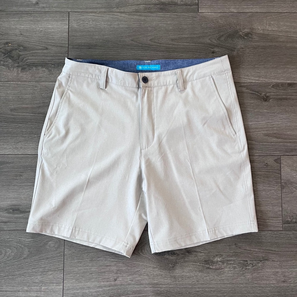 Tori Richard Mens Performance Shorts Khaki Tan 4-Way Stretch Golf Size 35